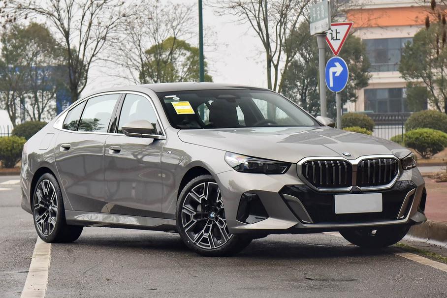 Скидки до 35 процентов на новейшие седаны BMW серии 5