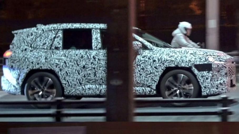 Свежие фотографии серийного Toyota RAV4 из Японии