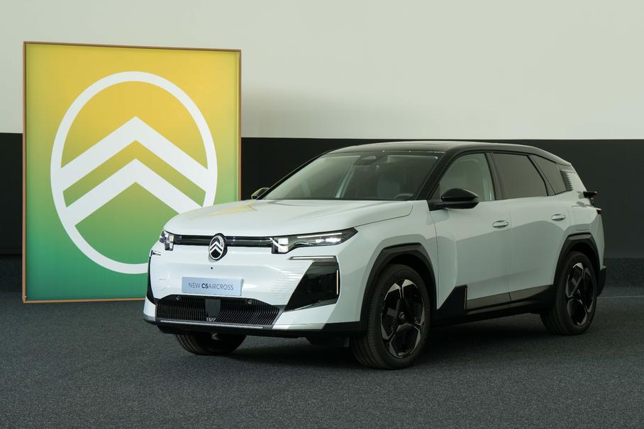 Citroen C5 Aircross обновился: крупнейший дисплей в истории Stellantis